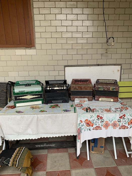 Продам супер баян. І акордеон латунні голоса.