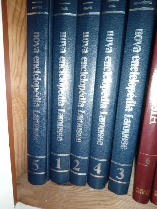 várias coleções de livros