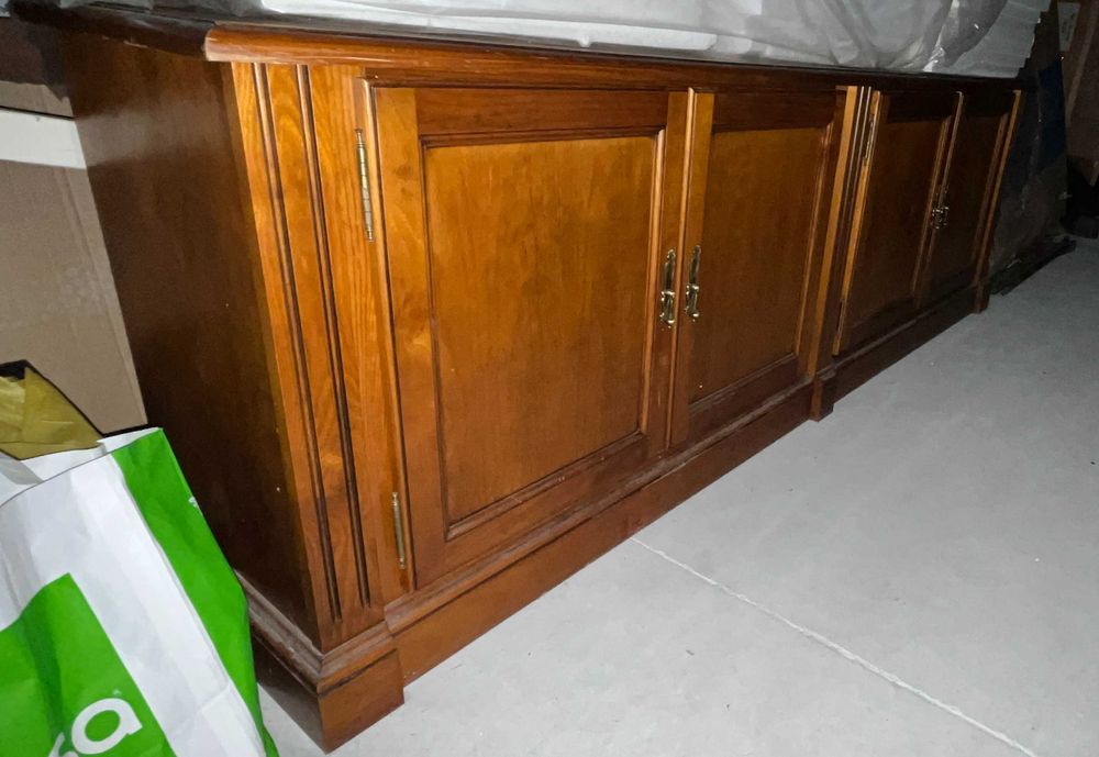 Móvel aparador todo em madeira