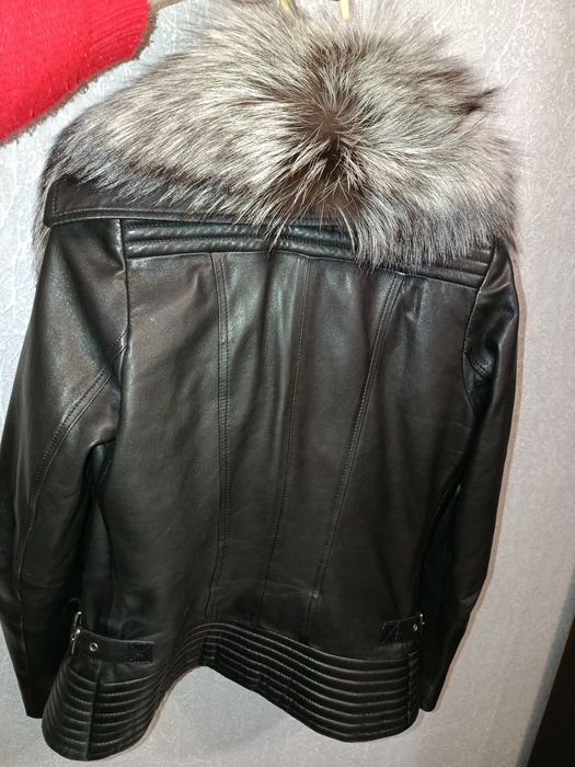 Продам кожаную куртку женскую