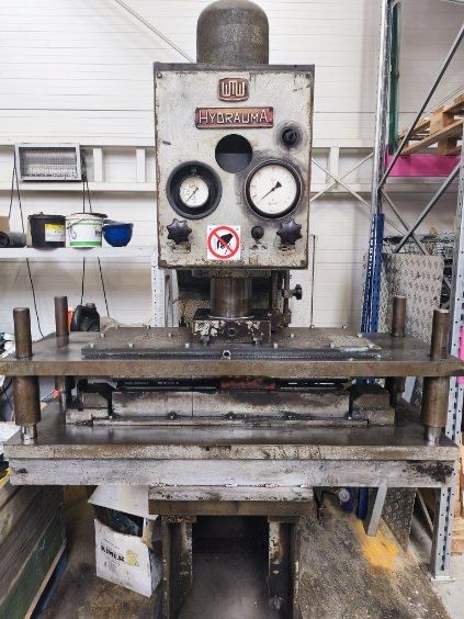 Prasa  VEB Starkstrom