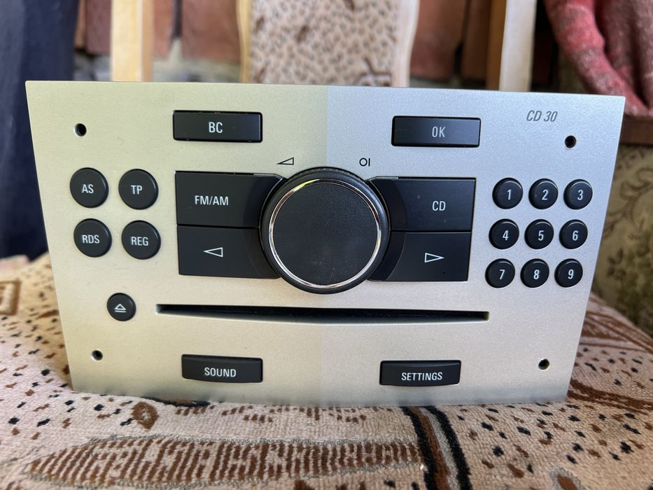 Продам оригінальна штатна магнітола Opel CD30 виробництва Delphi Grundig.
