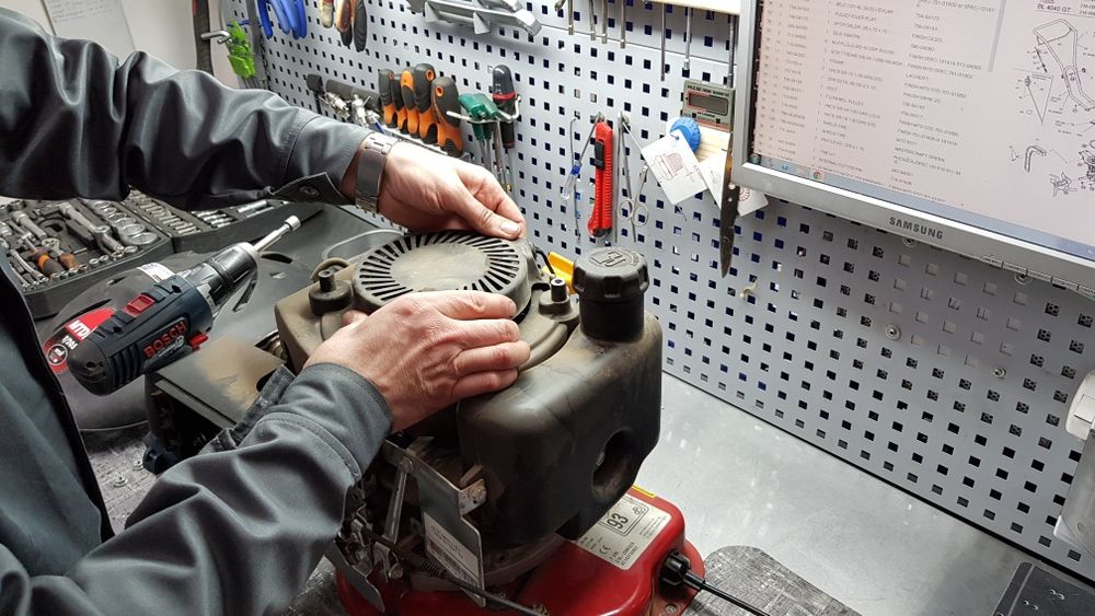 Ремонт бензопил, мотокос, генераторов, газонокосилок, компресоров ...