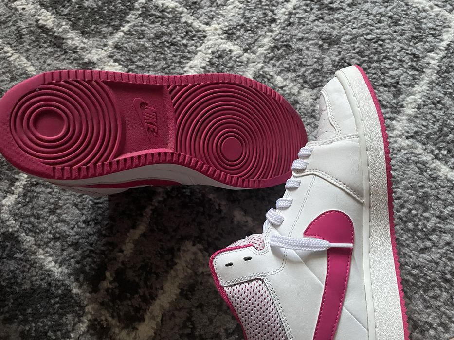 біло-рожеві красови Nike