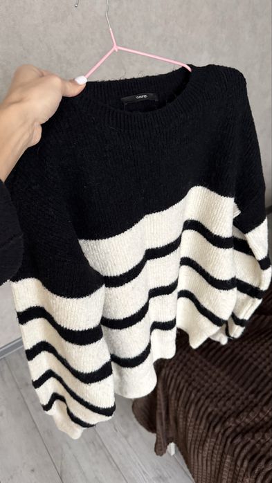 Свитер в полоску