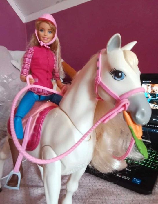 Interaktywny koń barbie