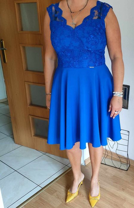 Śliczna sukienka na komunię chrzest wesele