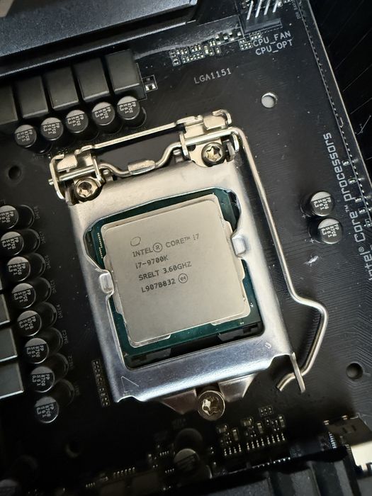 i7 9700k коробка есть