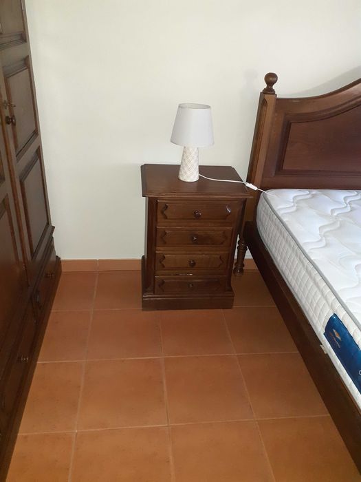 Quarto de casal usado em madeira