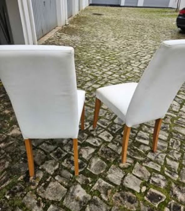 2 cadeira em pele branco