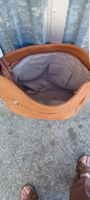 Vendo esta mala de mão