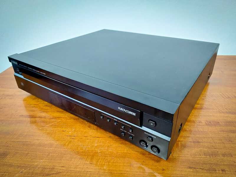 Yamaha Natural Sound Compact Disc Player CDC-585