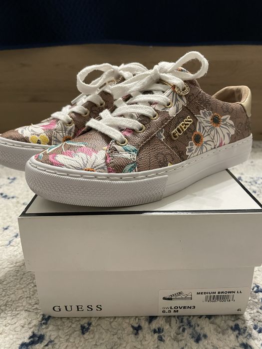 Макасини  Guess  розмір 36,5