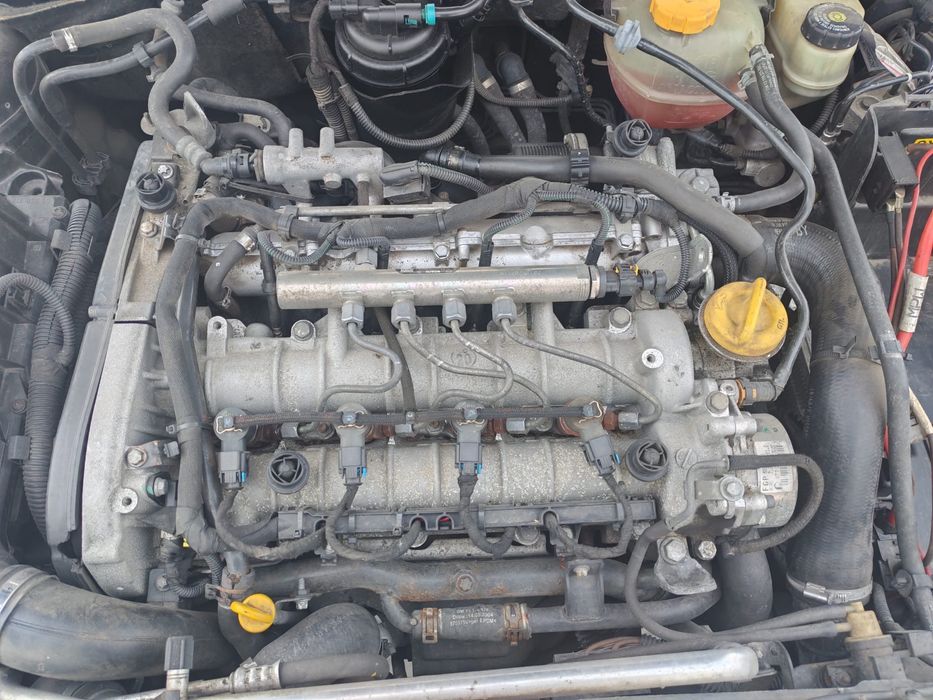 Silnik Słupek  Opel Vectra Astra Zafira 1.9 CDTI Z19DTH