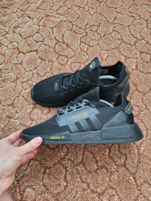 adidas nmd r1 v2 - купити чоловіче взуття - Ціна на OLX.ua