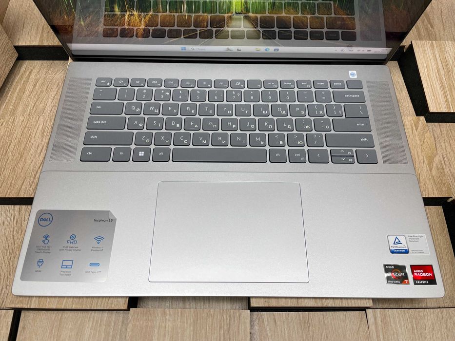 №5586 Ноутбук Dell Inspiron 16 5625 FHD IPS Touch/ AMD Ryzen 7 5825U/SSD256/RAM8Gb