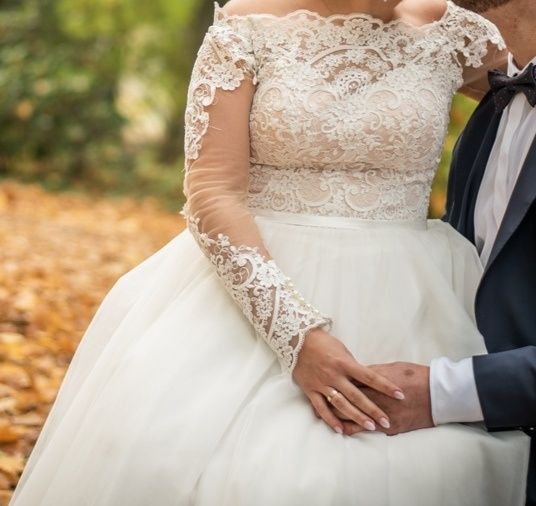 Suknia ślubna            .