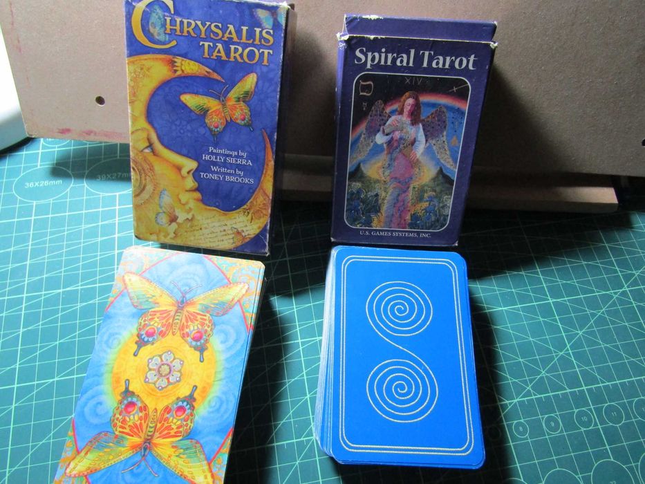 Chrysalis Tarot e Spiral Tarot: dois baralhos de tarot usados. Lindos!