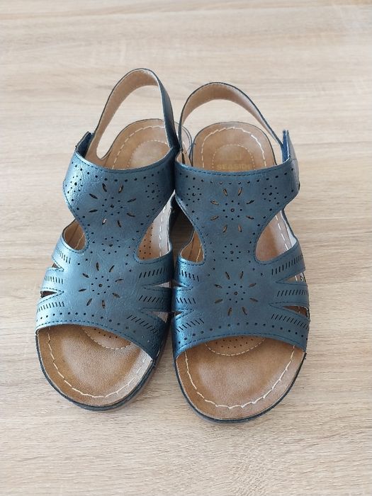 Sandálias azuis de senhora número 37