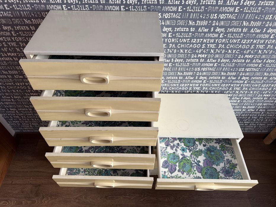 Conjunto Vintage (≈50 anos) – Módulo de Gavetas + Mesa de Cabeceira