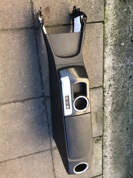 Podłokietnik Toyota prius plus 2020r skóra