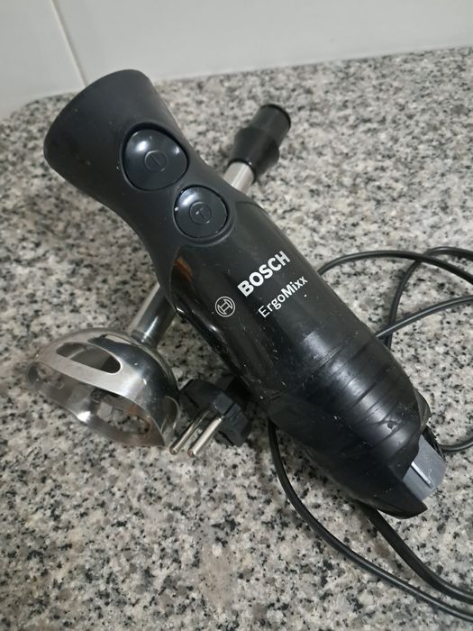 8€ Vendo varinha bosch 1000 whats avariada e picadora, da moulinex avariada,, para peças