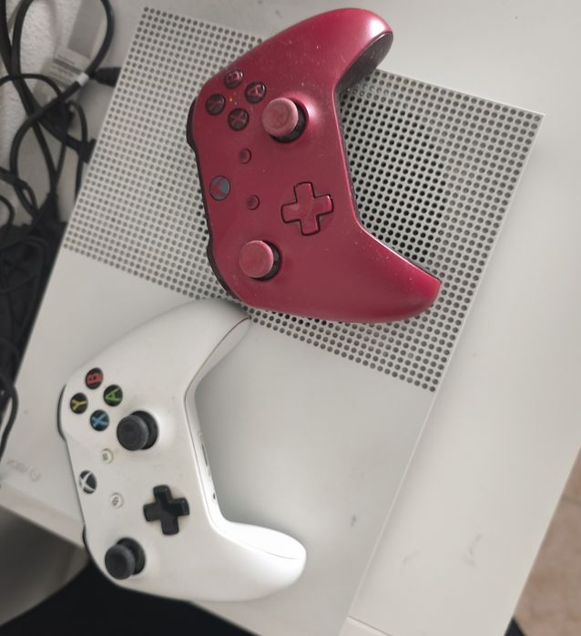 Xbox s + 6 jogos e 2 comandos