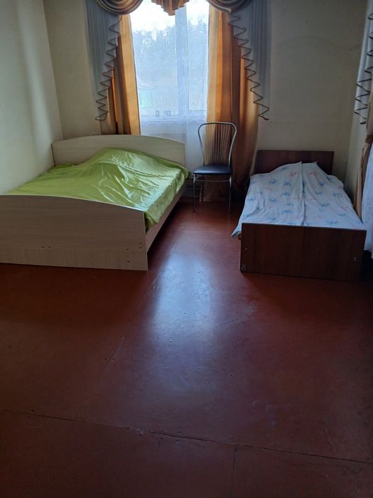 Здається будинок,кінець Богунії,для 3-5 чоловіків.