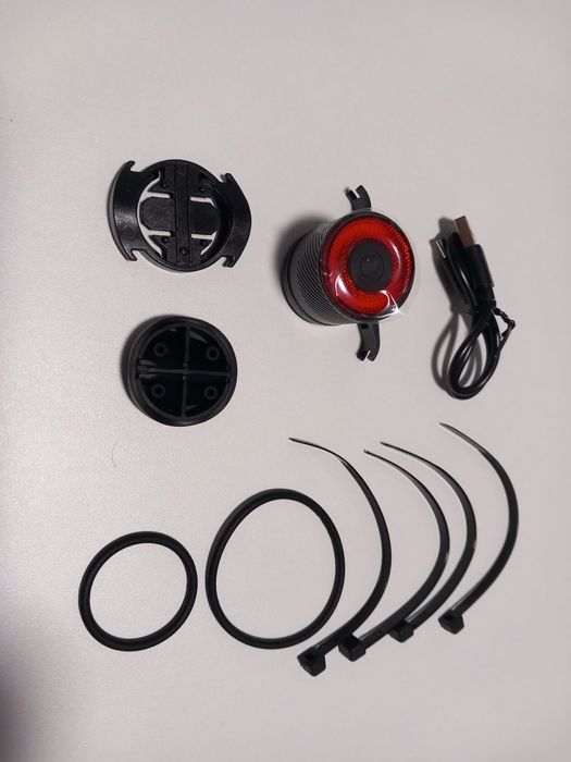 Tylna lampka rowerowa ROCKBROS R3 Smart Bike Tail Light (1557)