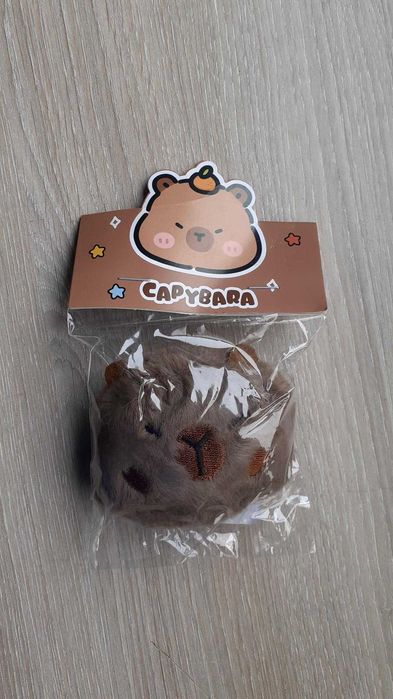Broche de peluche capybara  NOVO