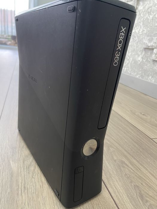 Ігрова консоль xbox 360 з 2 геймпадами