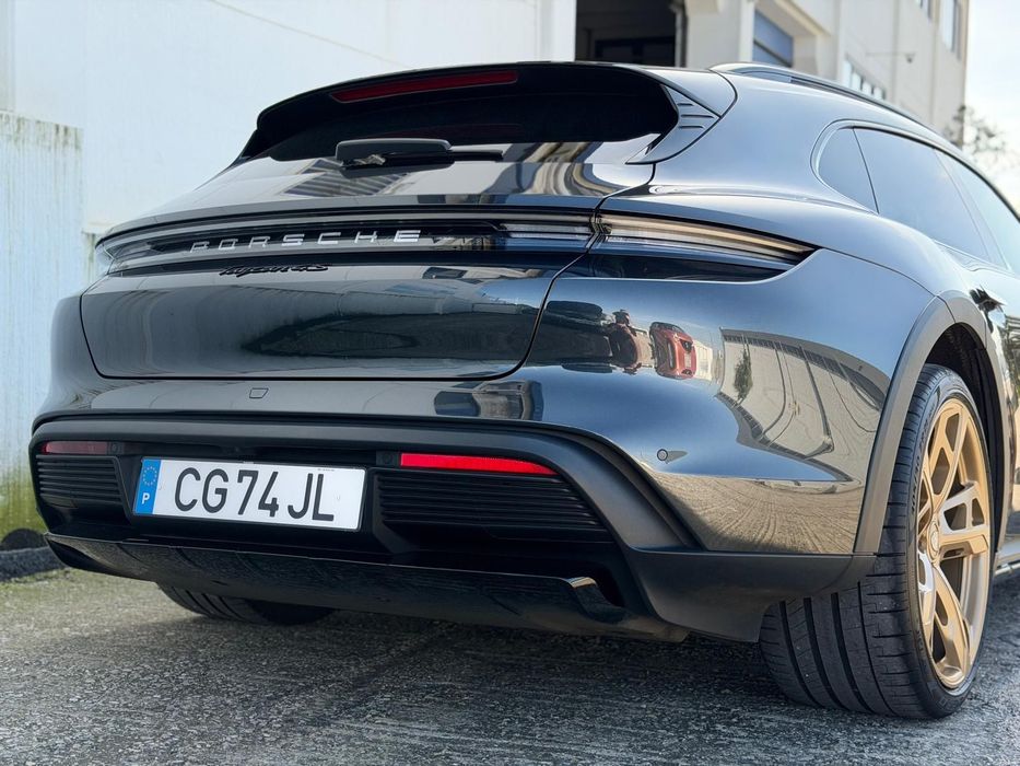 Porsche Taycan Cross Turismo 4S