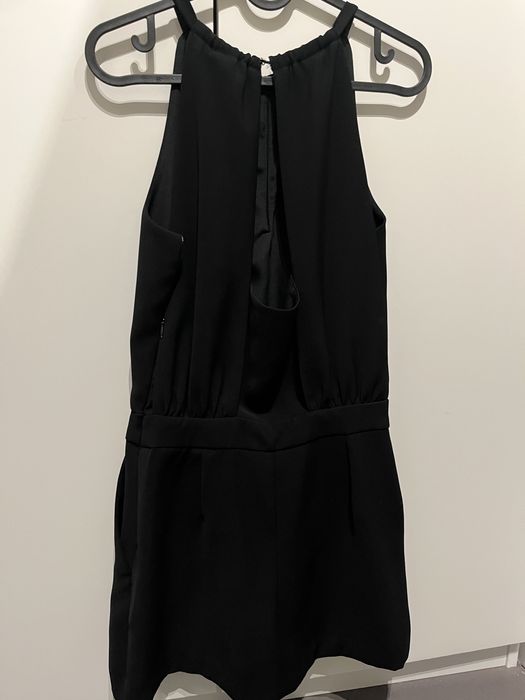 Macacao E vestido justo costas abertas