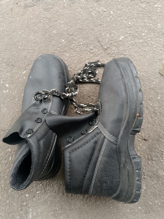Чоловічі ботинкі.