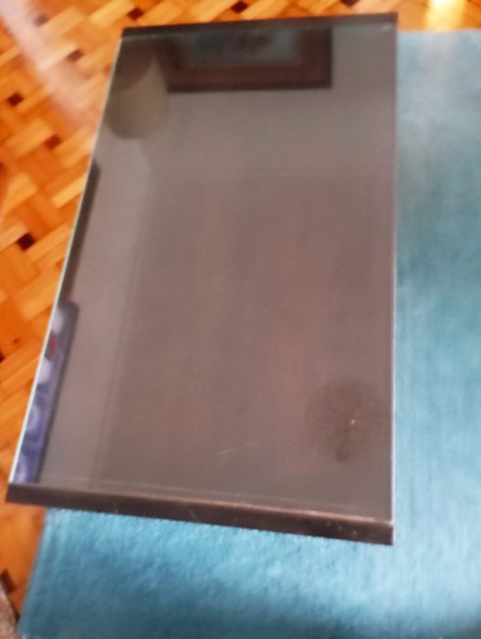 Mesa apoio / frente sofás 20€€€€  PORTO