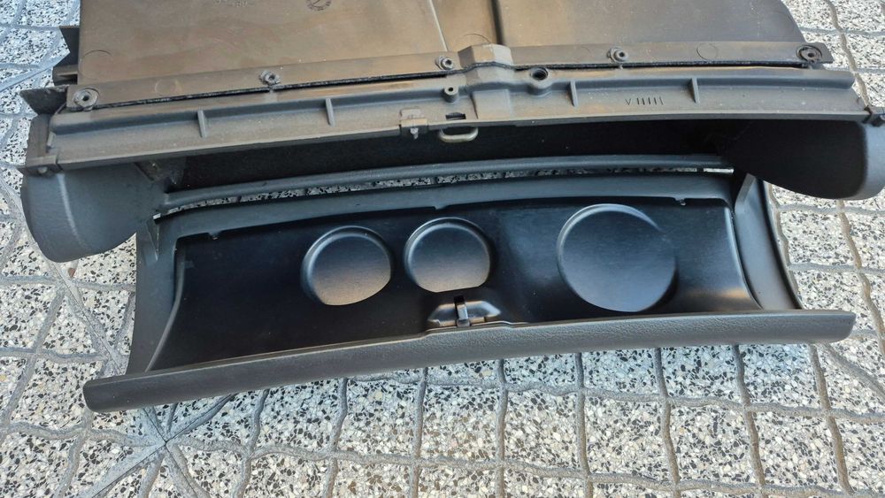 AUDI A4 B5 (8D) - Porta Luvas Preto/Cinza Escuro em muito bom estado!