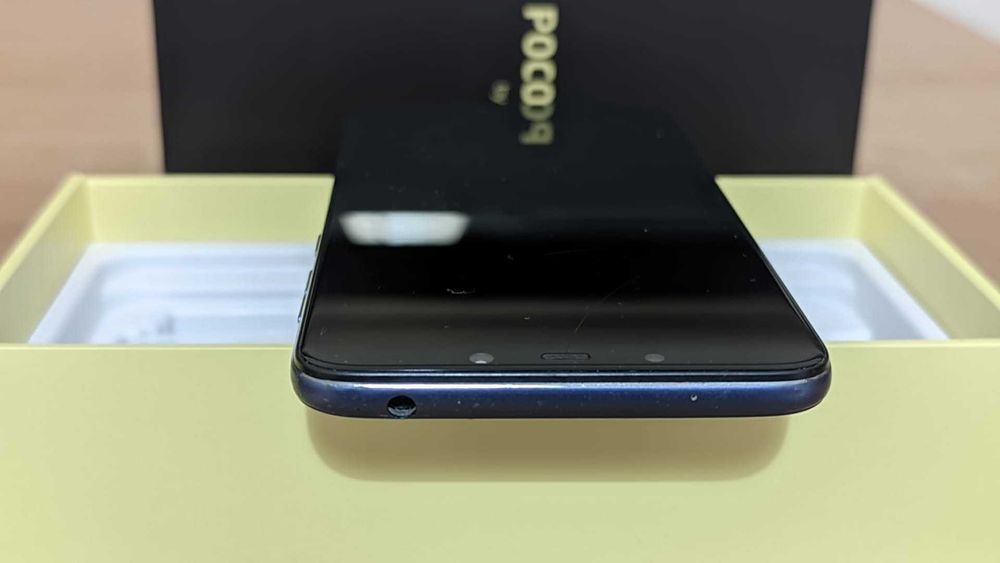 Pocophone F1 em bom estado