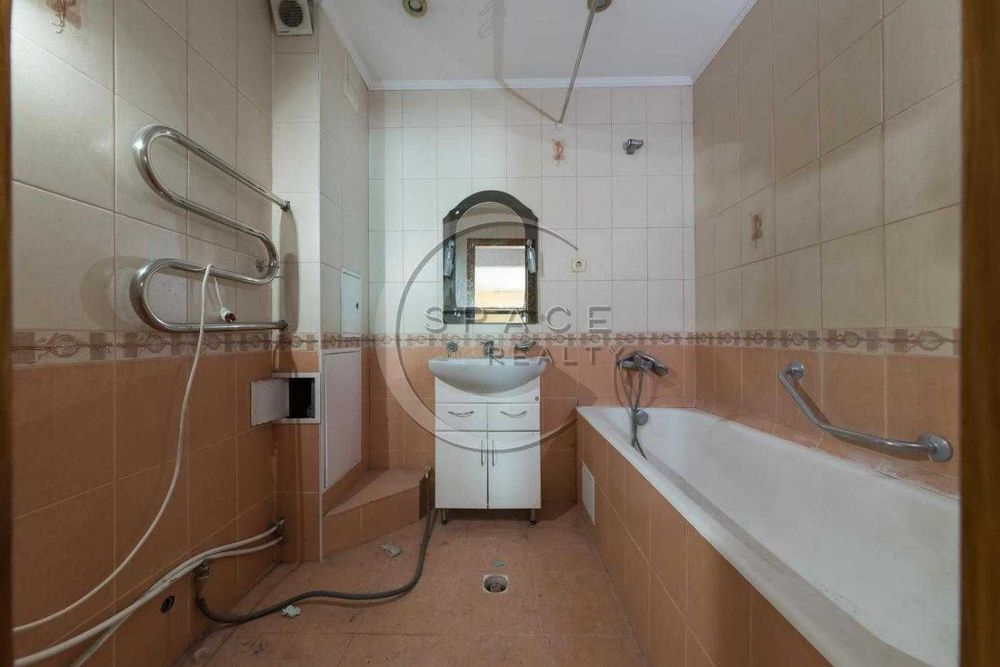 Продаж 2к квартири 85м2 Степана Рудницького 9