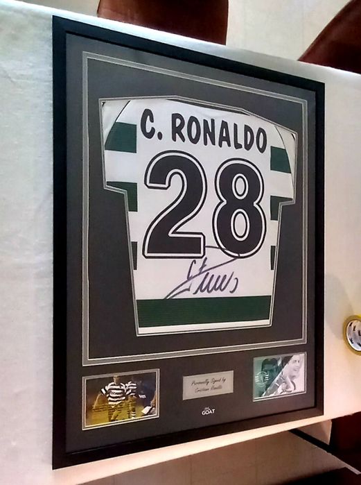 Camisola emoldurada autografada CR7 Debut