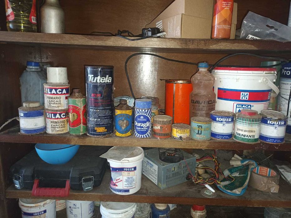 Latas antigas (tintas, oleo, etc.)