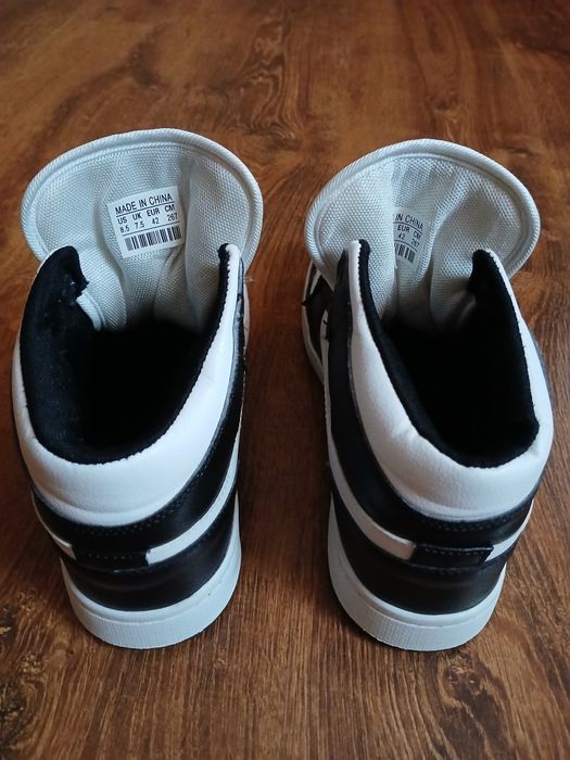 Кросівки чоловічі