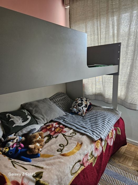 Cama dupla com gavetas abaixo