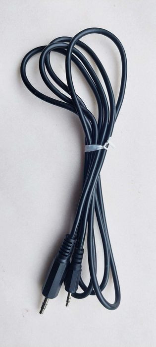 Cabo de ligação jack stereo 3,5mm macho / 2,5mm macho