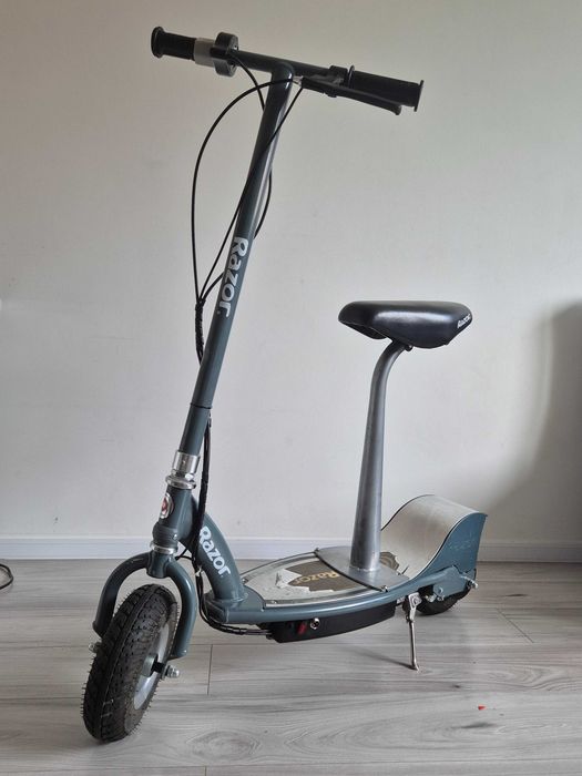 Hulajnoga elektryczna razor e300s