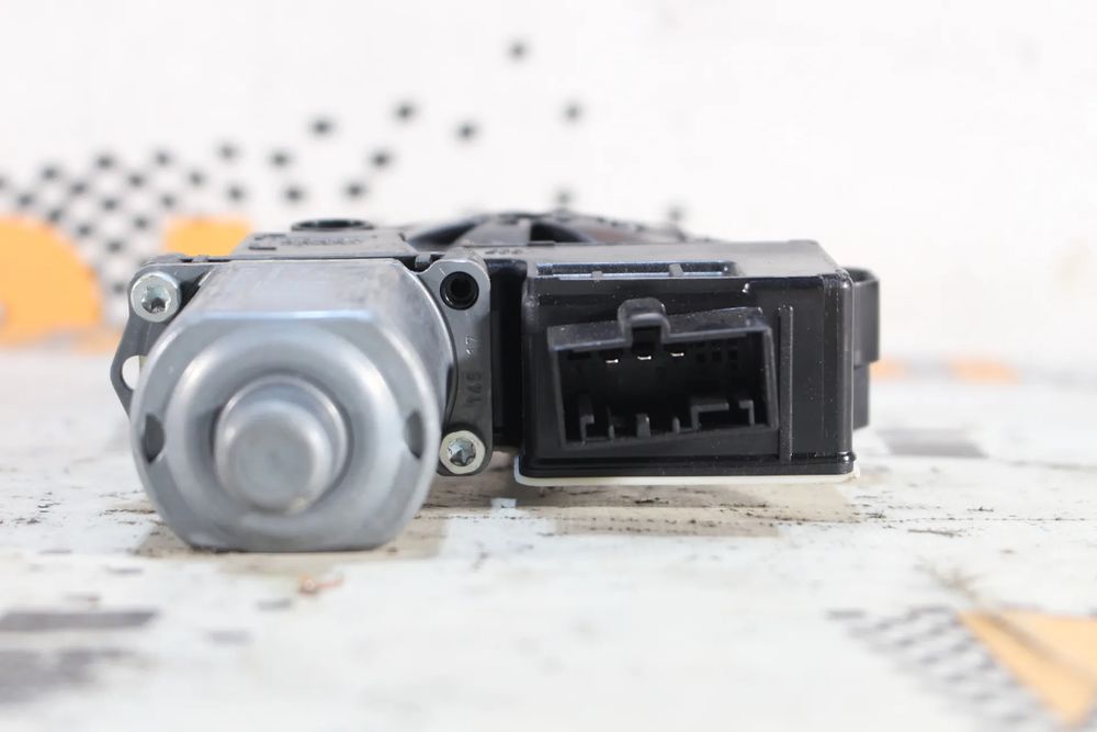 Motor vidro trás esquerdo VOLKSWAGEN Golf VII (5G1, BQ1, BE1, BE2)