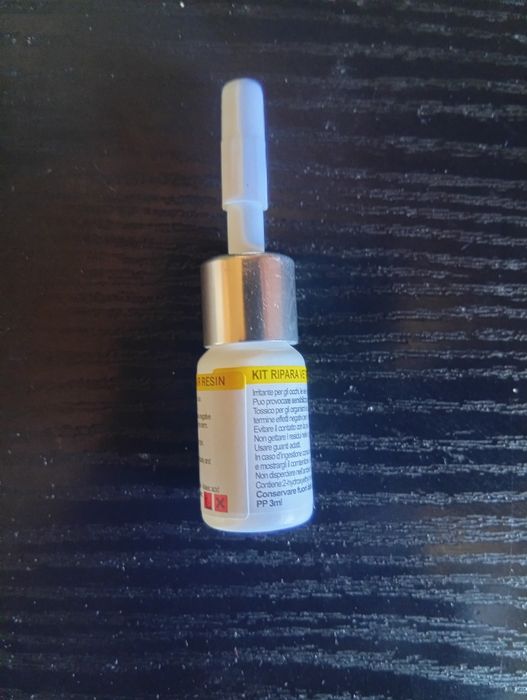 Клей для ремонту трещін скла