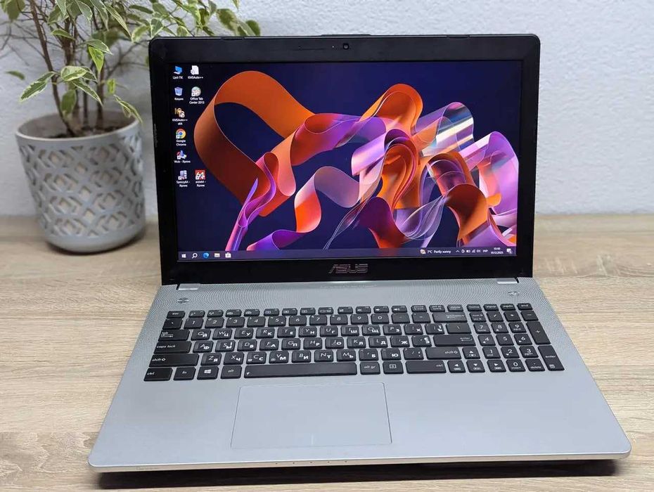 Asus N56VZ\15,6FHD\i7-3610QM\8GB DDR3\SSD128\GeForceGT650M 2GB