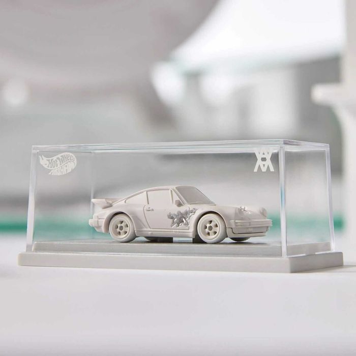Hot Wheels x Daniel Arsham Eroded Rally Case & Porsche 930 Sealed Mattel Creations Raro