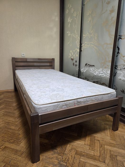 Кровать с матрасом