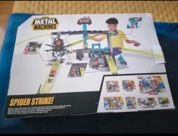 Pista metal machines com aranha